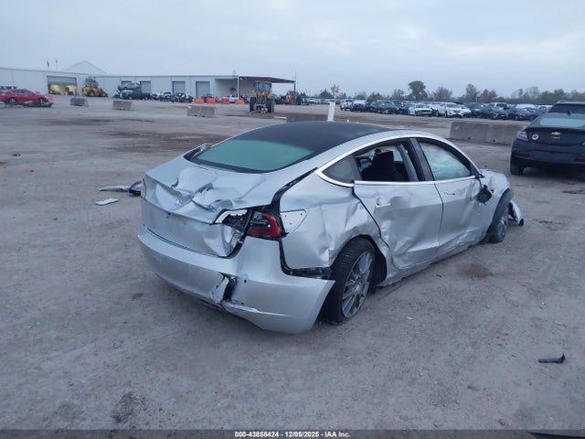2018 TESLA MODEL 3 5YJ3E1EBXJF089934 Photo 3