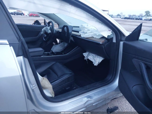 2018 TESLA MODEL 3 5YJ3E1EBXJF089934 Photo 4