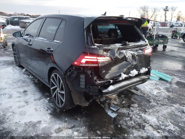 2018 VOLKSWAGEN GOLF R WVWVF7AU7JW153570 Photo 2