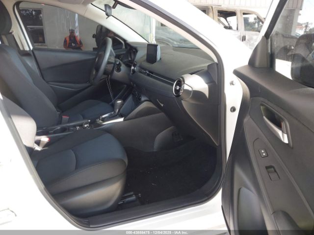 2019 TOYOTA YARIS 3MYDLBYV6KY517611 Photo 4