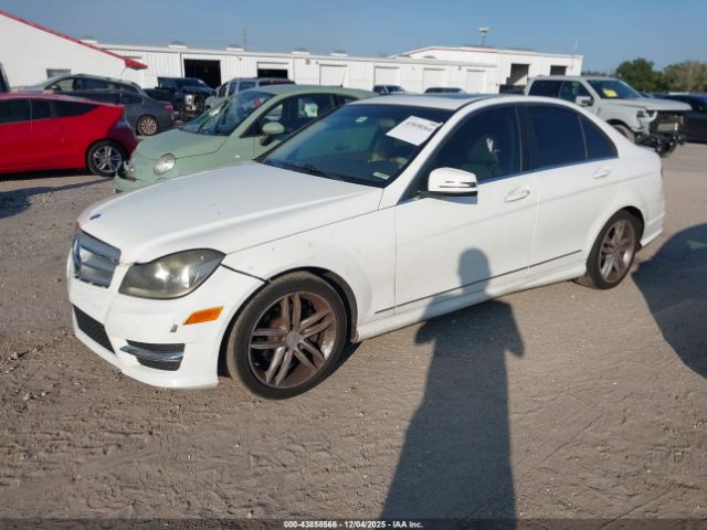 2013 MERCEDES-BENZ C 250 WDDGF4HB1DA825559 Photo 1