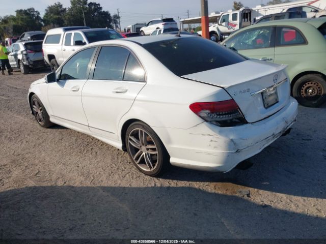 2013 MERCEDES-BENZ C 250 WDDGF4HB1DA825559 Photo 2