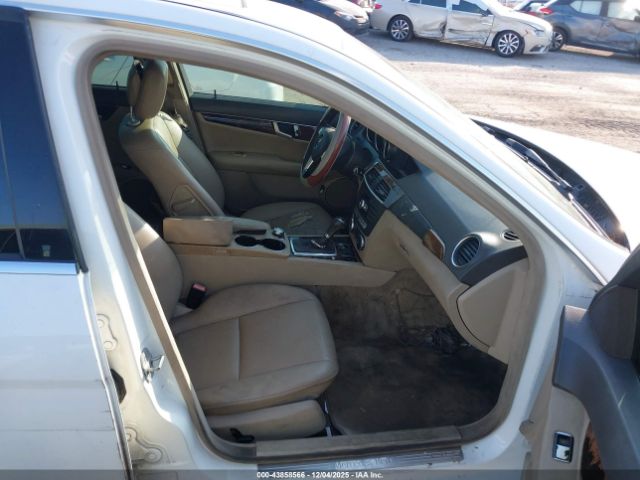 2013 MERCEDES-BENZ C 250 WDDGF4HB1DA825559 Photo 4