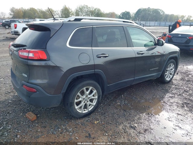 43858592 :رقم المزاد ، 1C4PJLCB6HW607068 vin ، 2017 Jeep Cherokee Latitude Fwd مزاد بيع