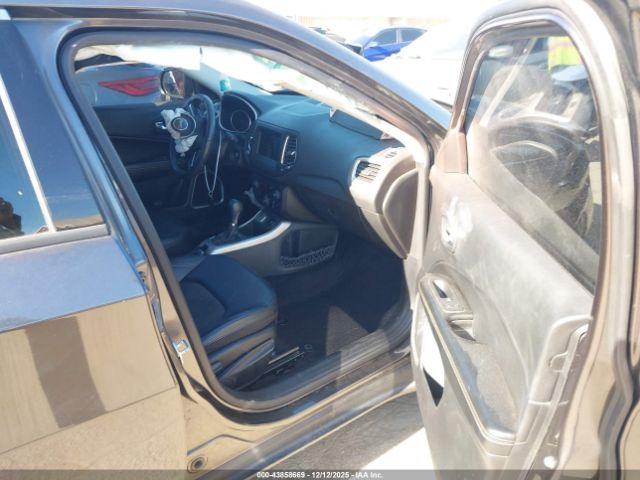 2019 JEEP COMPASS 3C4NJCBB4KT727070 Photo 4