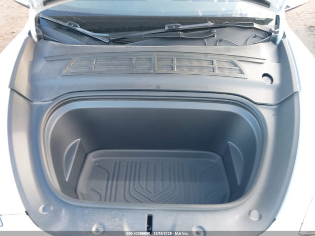 2024 TESLA MODEL Y 7SAYGDED2RF160531 Photo 9