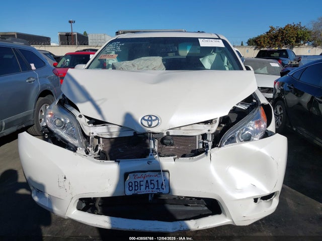 5TDYZ3DC7HS897678 Toyota Sienna Xle Premium 8 Passenger