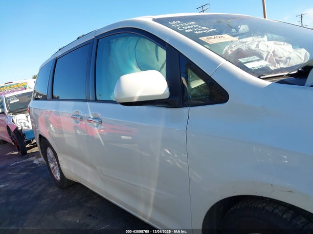 5TDYZ3DC7HS897678 Toyota Sienna Xle Premium 8 Passenger