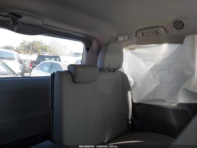 5TDYZ3DC7HS897678 Toyota Sienna Xle Premium 8 Passenger