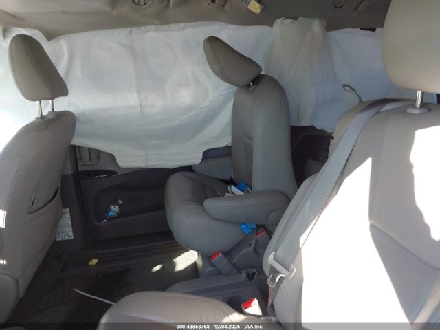 5TDYZ3DC7HS897678 Toyota Sienna Xle Premium 8 Passenger