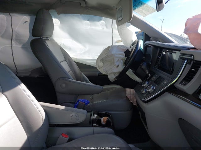 5TDYZ3DC7HS897678 Toyota Sienna Xle Premium 8 Passenger