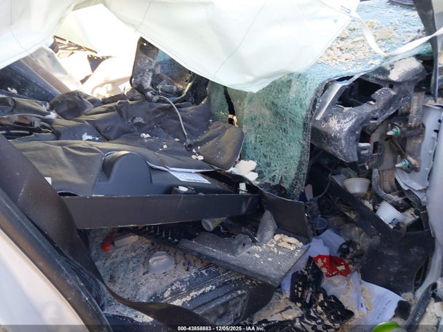 2018 BMW X1 WBXHU7C31J3F04343 Photo 4