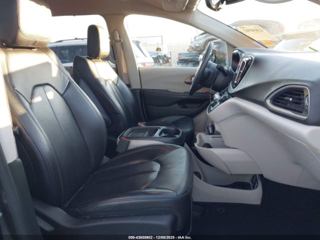 2018 CHRYSLER PACIFICA HYBRID 2C4RC1L7XJR183654 Photo 4