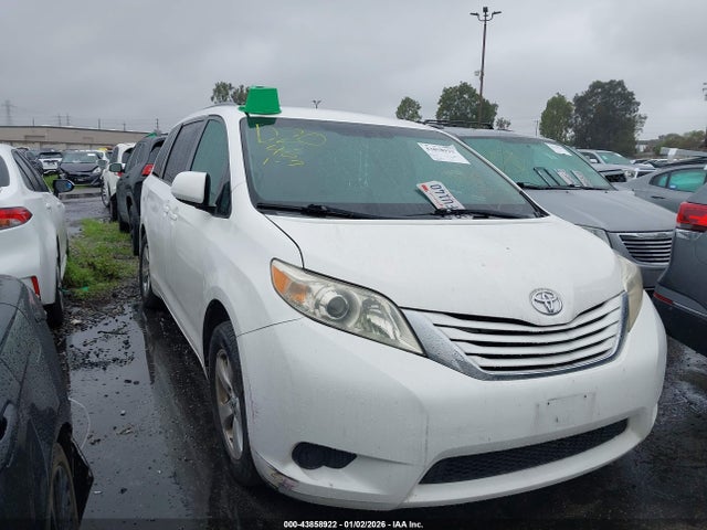 Toyota SIENNA LE 2015 5TDKK3DC6FS624075 Image 14