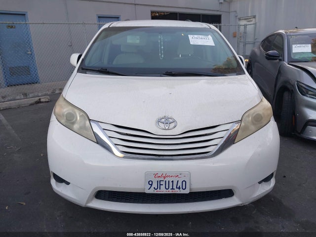 Toyota SIENNA LE 2015 5TDKK3DC6FS624075 Image 26