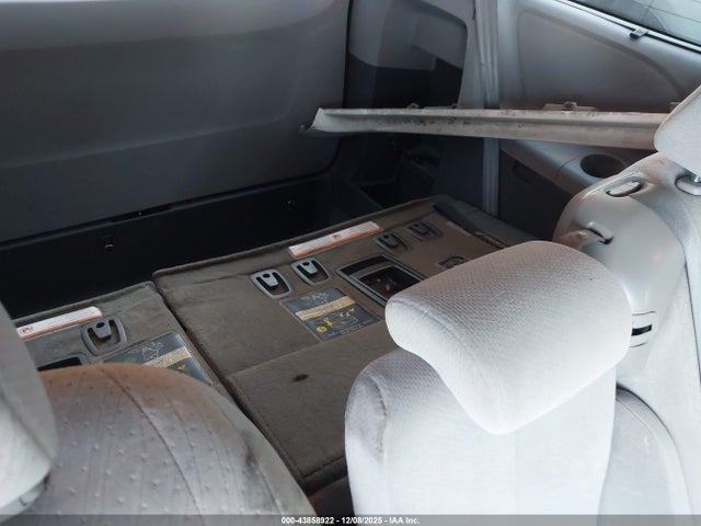 Toyota SIENNA LE 2015 5TDKK3DC6FS624075 Image 31