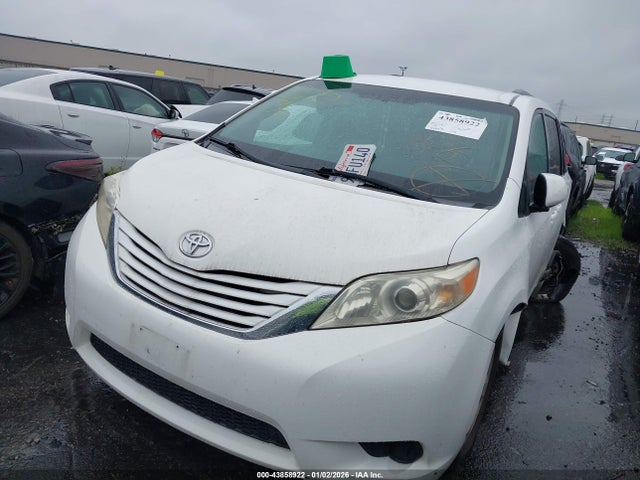 Toyota SIENNA LE 2015 5TDKK3DC6FS624075 Image 15