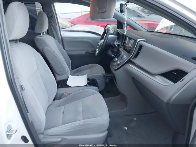 Toyota SIENNA LE 2015 5TDKK3DC6FS624075 Image 18
