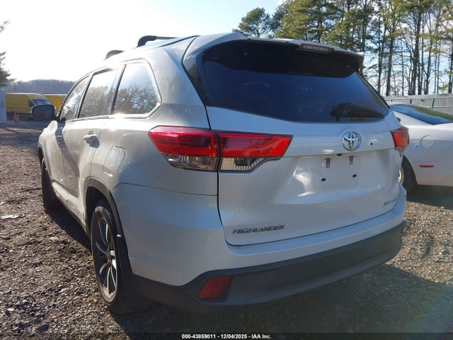 2019 TOYOTA HIGHLANDER 5TDJZRFH2KS596188 Photo 2