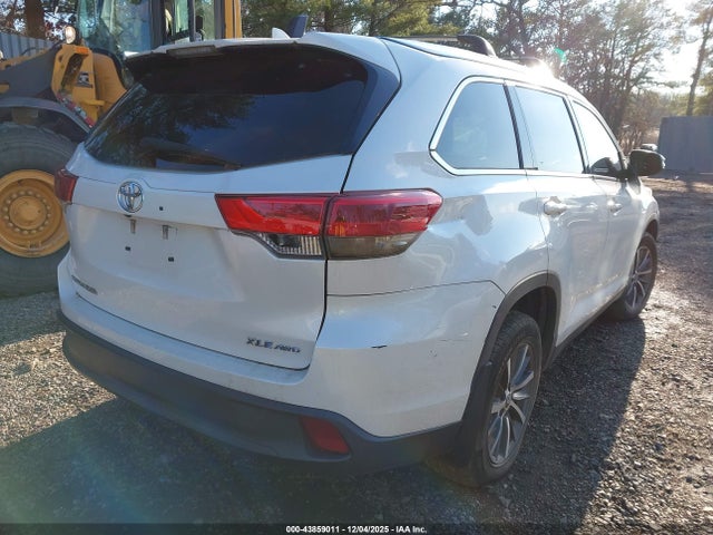 2019 TOYOTA HIGHLANDER 5TDJZRFH2KS596188 Photo 3