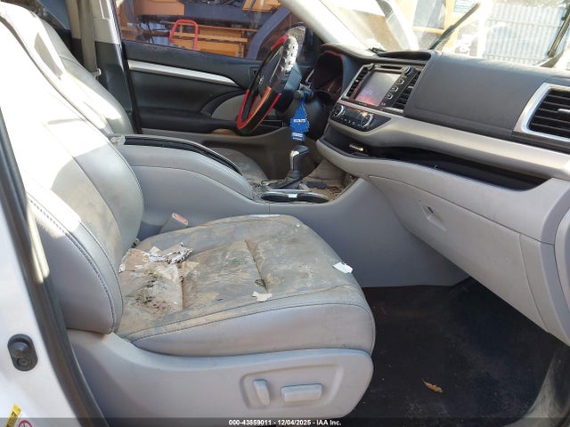 2019 TOYOTA HIGHLANDER 5TDJZRFH2KS596188 Photo 4