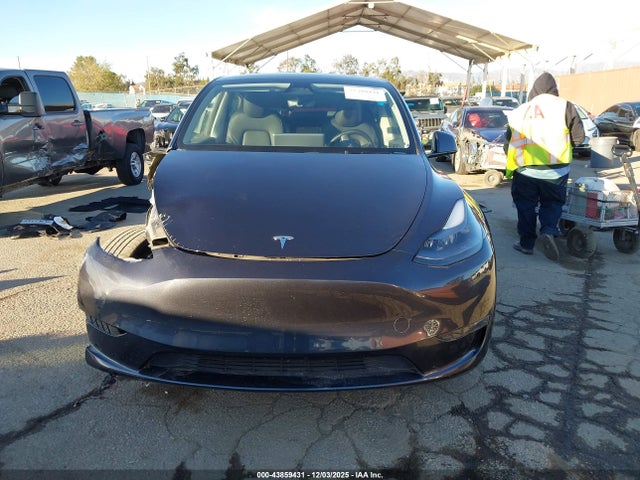 7SAYGDEEXRA247003 Tesla Model Y Long Range Dual Motor All-wheel Drive