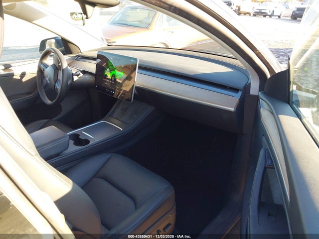 7SAYGDEEXRA247003 Tesla Model Y Long Range Dual Motor All-wheel Drive