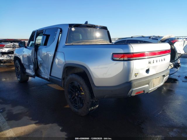 2022 RIVIAN R1T 7FCTGAAA6NN010736 Photo 2