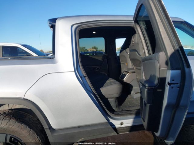 2022 RIVIAN R1T 7FCTGAAA6NN010736 Photo 7