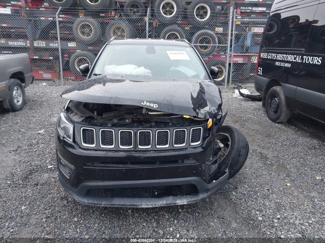 2018 Jeep Compass Latitude 4x4 მანქანა იყიდება აუქციონზე, vin: 3C4NJDBB6JT250081, აუქციონის ნომერი: 43860201