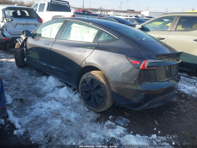 2025 TESLA MODEL 3 5YJ3E1EA9SF930053 Photo 2
