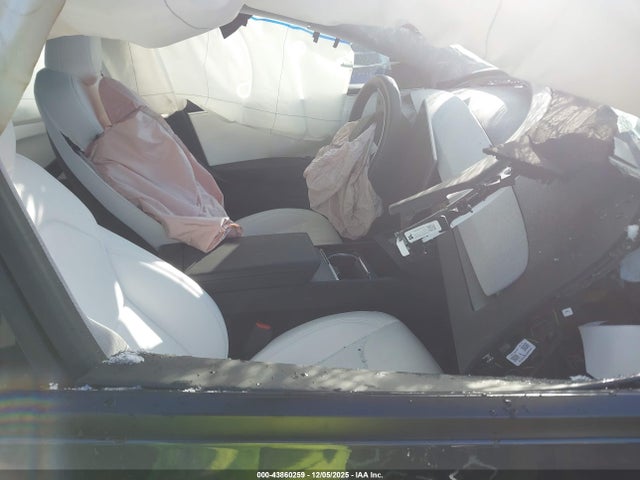 2025 TESLA MODEL 3 5YJ3E1EA9SF930053 Photo 4