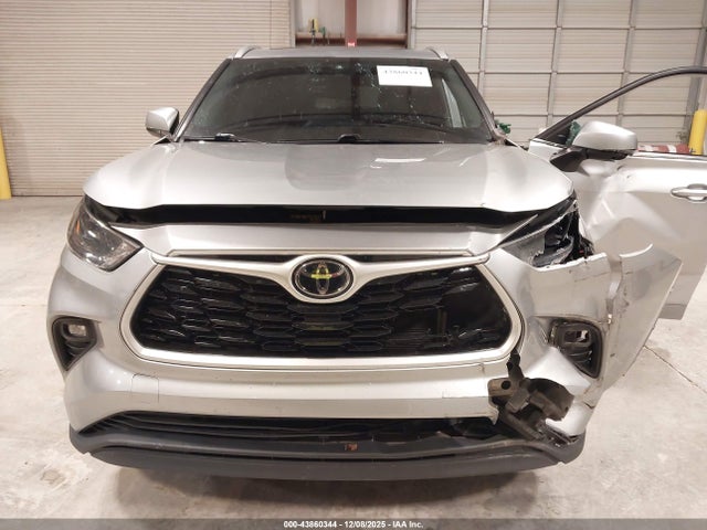5TDGZRAH8NS093867 Toyota Highlander Xle