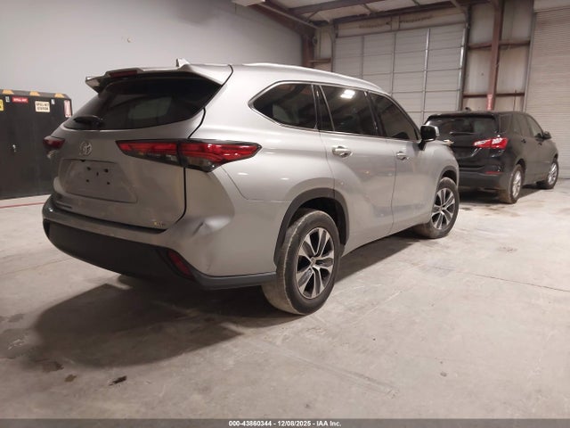 5TDGZRAH8NS093867 Toyota Highlander Xle