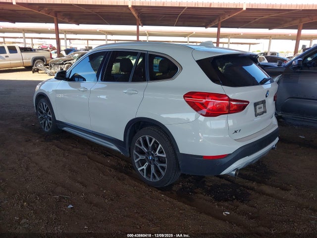 2021 BMW X1 WBXJG7C04M5S14702 Photo 2