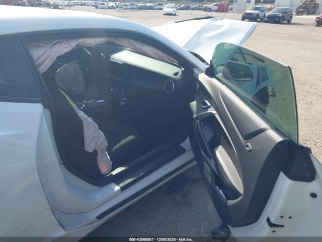 2019 CHEVROLET CAMARO 1G1FE1R72K0150852 Photo 4