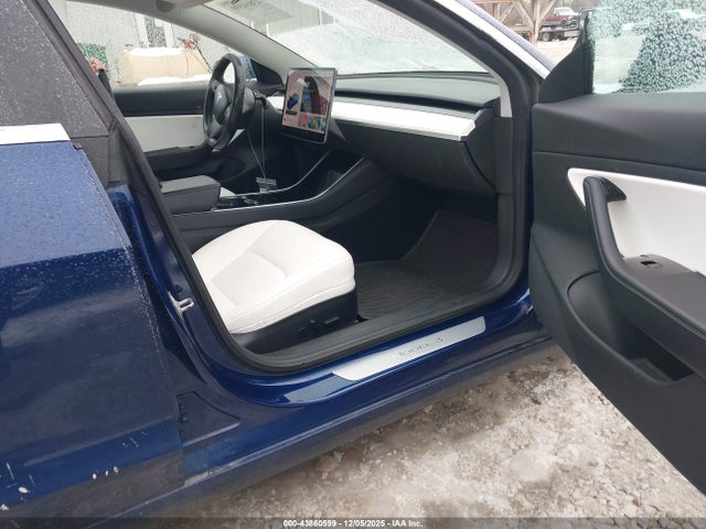 2018 TESLA MODEL 3 5YJ3E1EB8JF081833 Photo 4