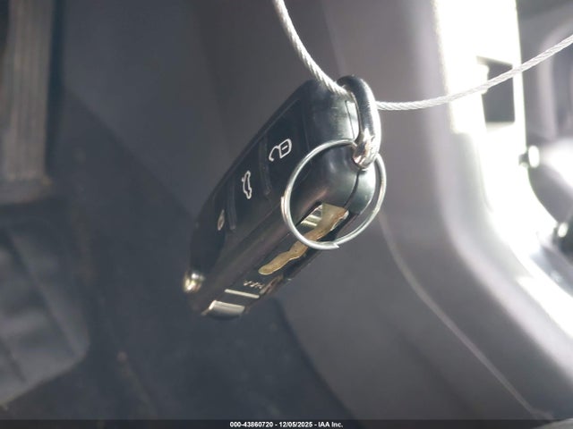 2017 VOLKSWAGEN TIGUAN WVGRV7AX6HK022898 Photo 10