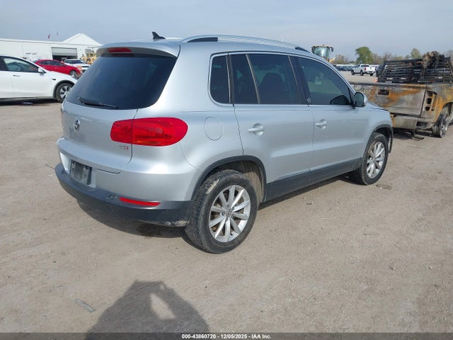 2017 VOLKSWAGEN TIGUAN WVGRV7AX6HK022898 Photo 3
