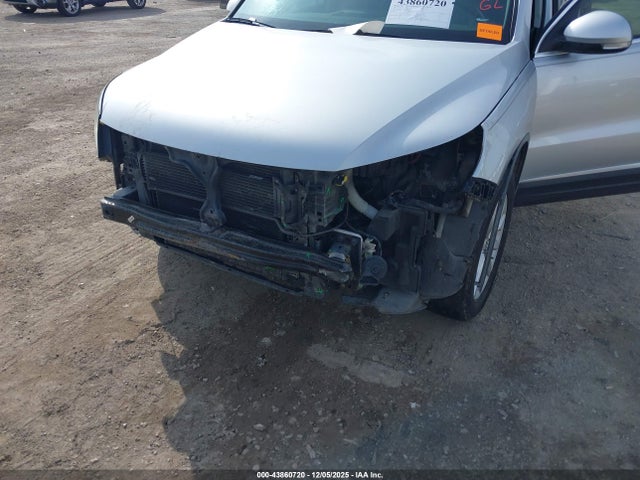 2017 VOLKSWAGEN TIGUAN WVGRV7AX6HK022898 Photo 5