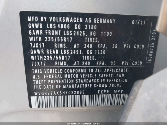 2017 VOLKSWAGEN TIGUAN WVGRV7AX6HK022898 Photo 8