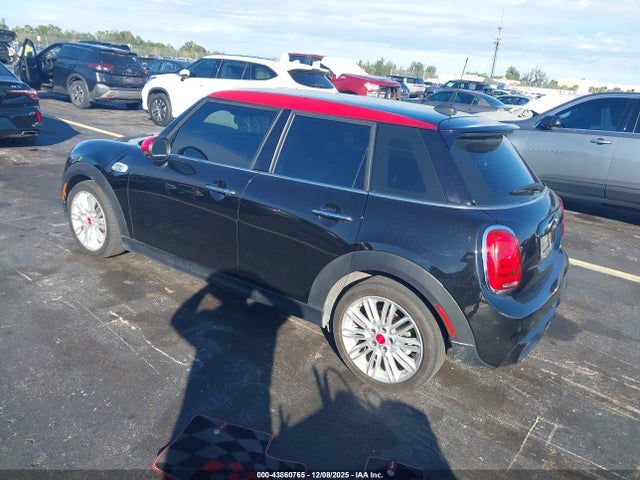 2018 MINI HARDTOP WMWXU3C53J2F51685 Photo 2