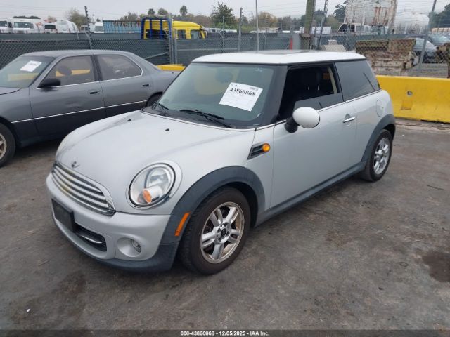 2011 MINI COOPER WMWSU3C59BT094321 Photo 1