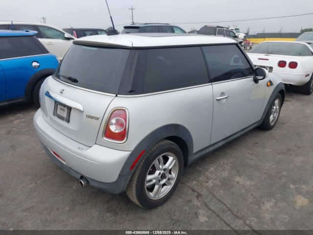 2011 MINI COOPER WMWSU3C59BT094321 Photo 3
