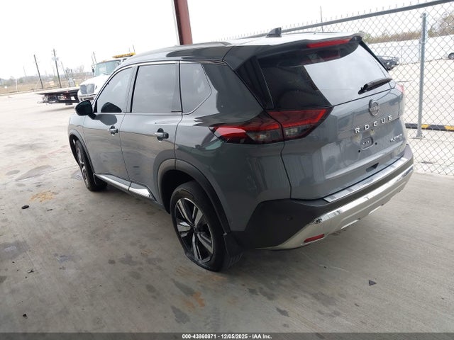 JN8BT3DC6NW120996 Nissan Rogue Platinum Fwd