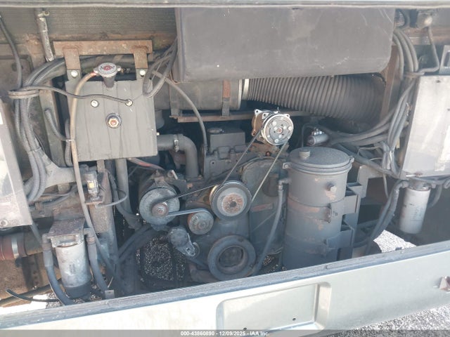 Продажа на аукционе авто 2001 Roadmaster Rail Executive Signature, vin: 1RF12061111011088, номер лота: 43860890