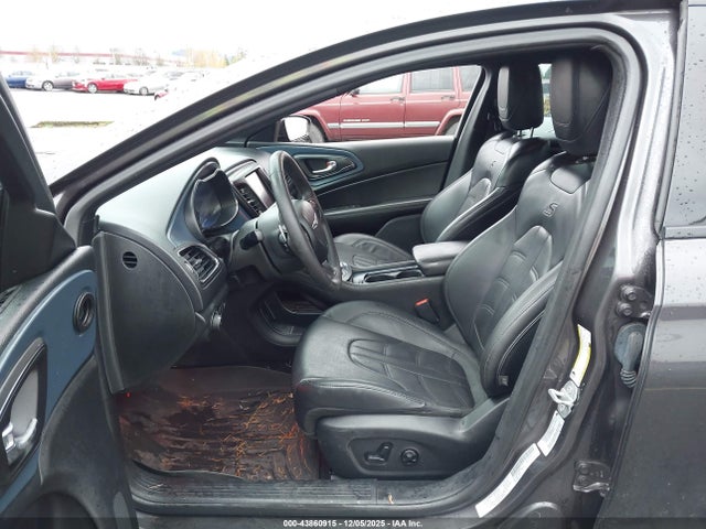 1C3CCCBG1FN605158 Chrysler 200 S