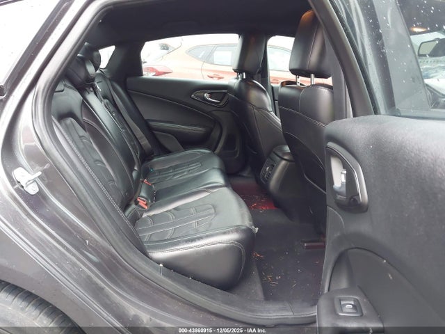 1C3CCCBG1FN605158 Chrysler 200 S