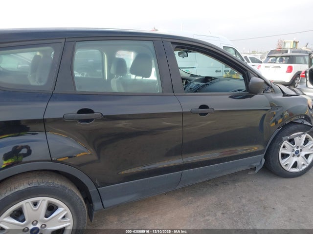 1FMCU0F79GUB08217 Ford ESCAPE S