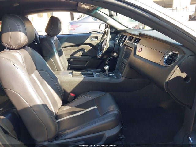 1ZVBP8CF0E5252907 Ford Mustang Gt Premium